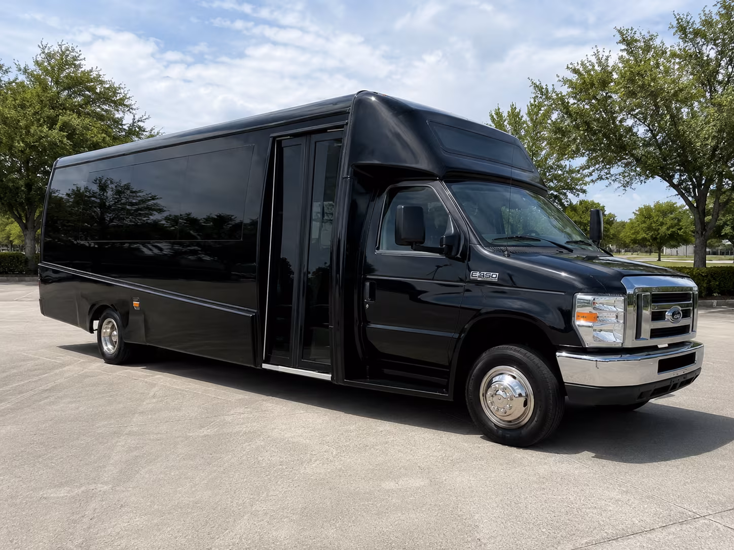 minibuses and charter buses for stanford club sports tournaments and away game travel