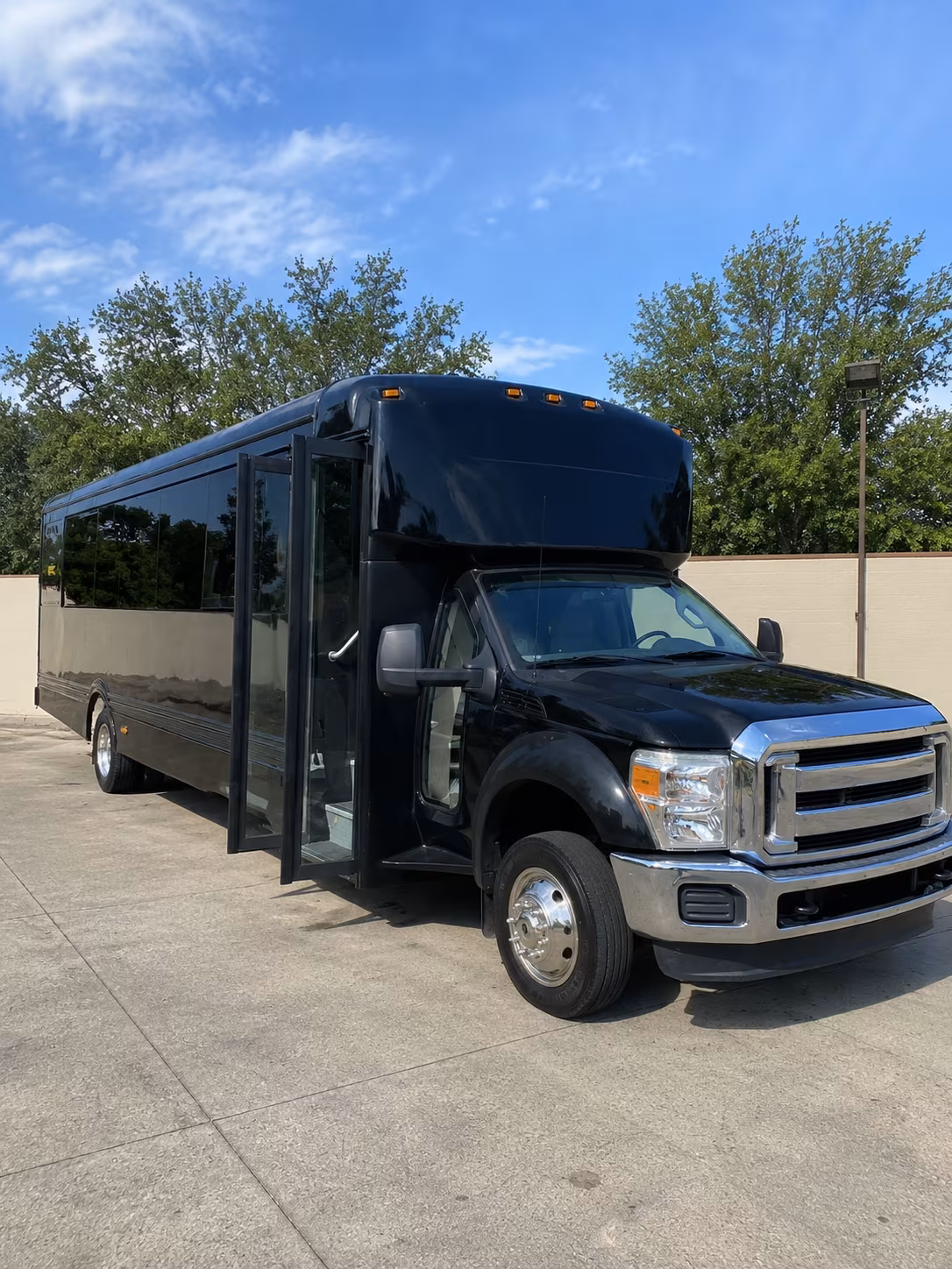 palo alto 20 passenger party bus
